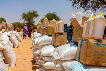 giving-handle-food-assistance